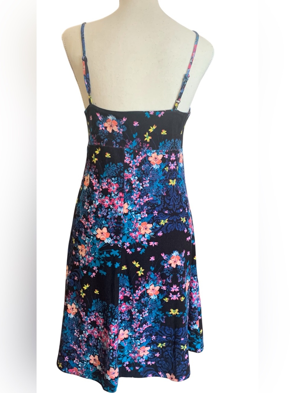 Mudd Floral Women’s Spaghetti Strap Sun Dress  Keyhole in front SZ Large - Picture 4 of 8
